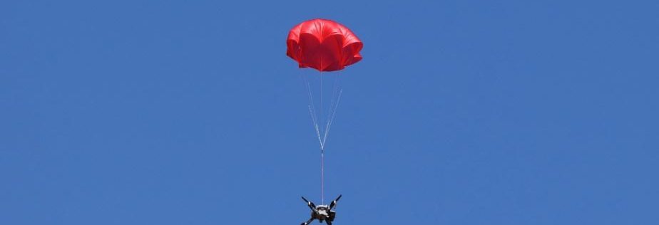 ParaZero Drohnen Fallschirm in Aktion mit einer Mavic 2