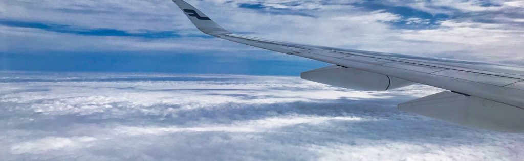 Blick aus dem Flugzeug auf Wolken