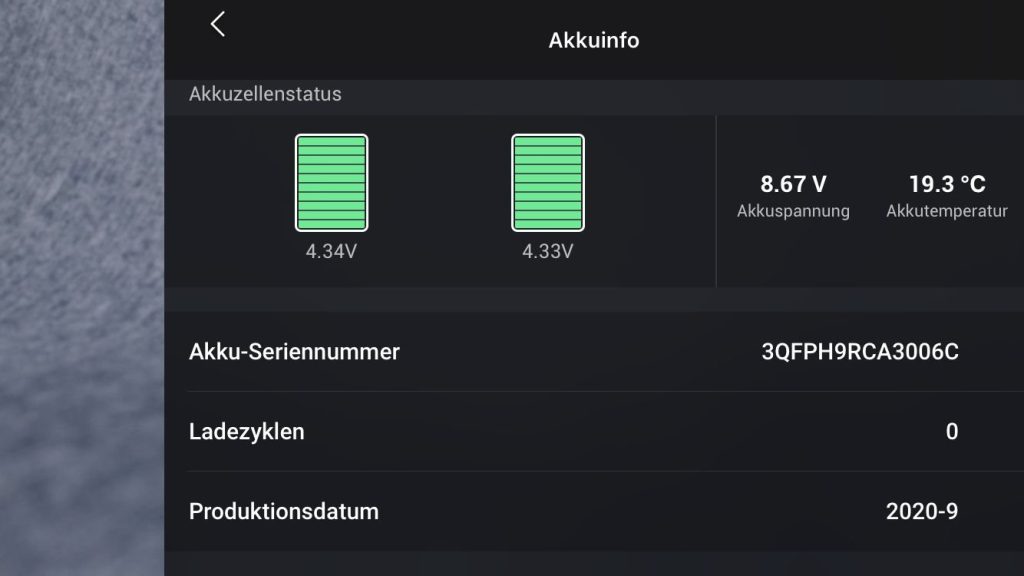 Spannung eines vollen DJI Mini 2 Akkus