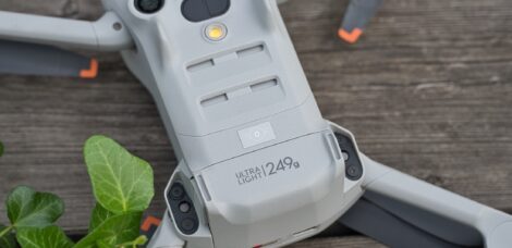 C0-Label auf der Unterseite der DJI Mini 4 Pro