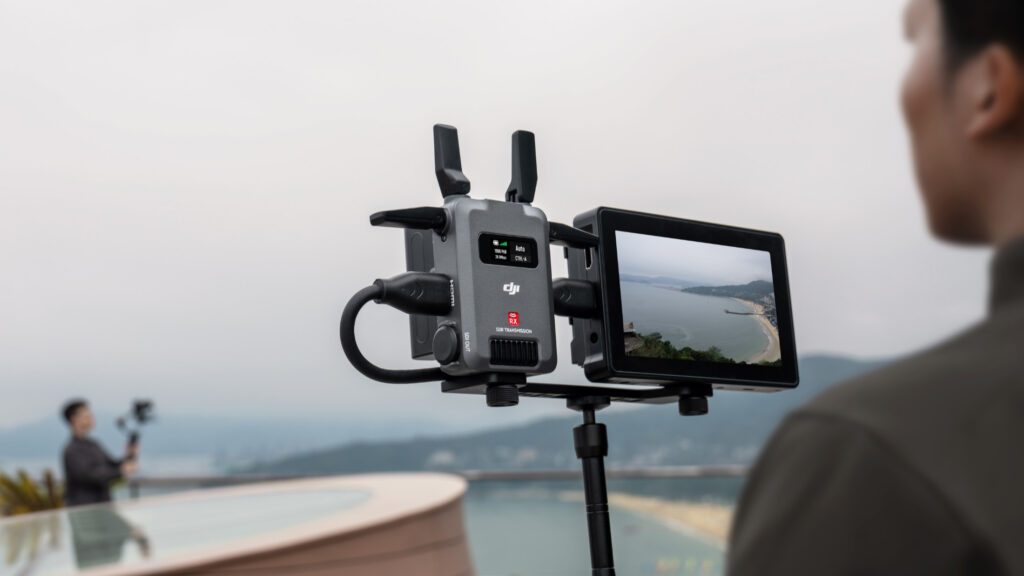 DJI SDR TX an einem Monitor montiert
